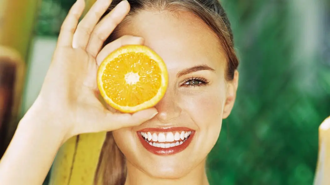 poner jugo de naranja en la cara - Cómo hacer mascarilla de naranja para la cara