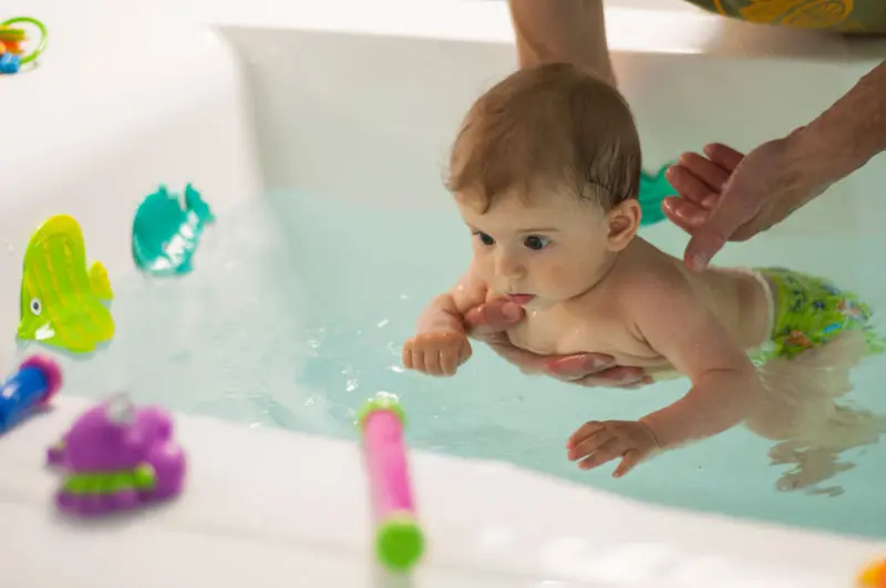 jugar a bañar bebes - Cómo hacer para que a mi bebé le gusta el baño