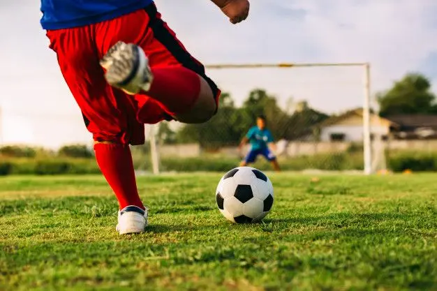 alguien jugando futbol - Cómo se dice a mí me gusta jugar fútbol