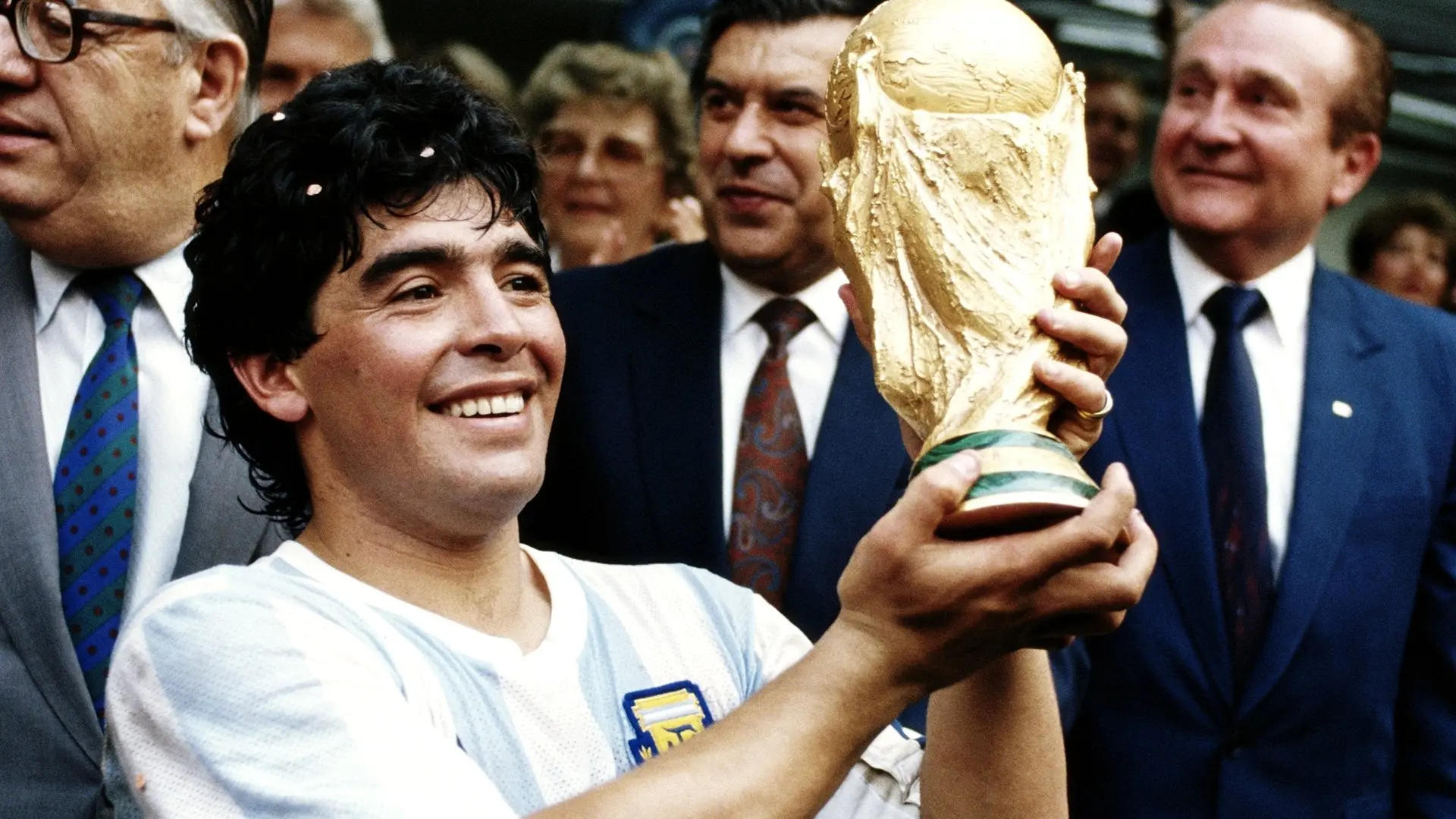 cuando juega el equipo de maradona - Cuál fue el último equipo de Maradona