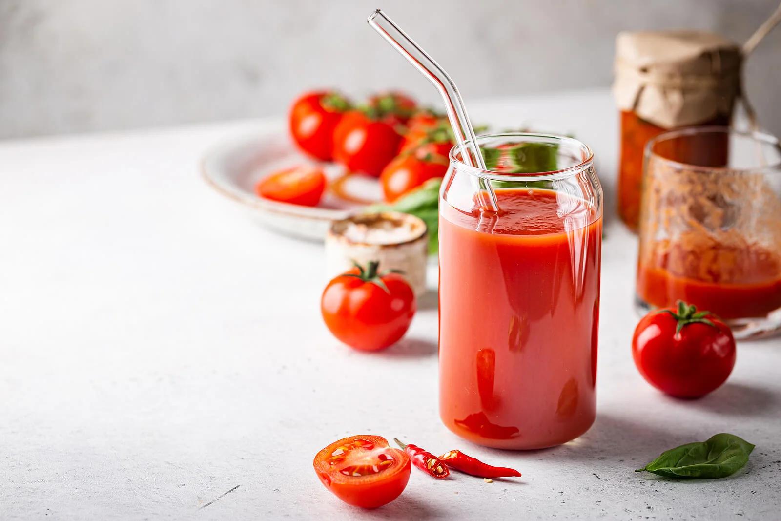 es bueno tomar jugo de tomate - Cuáles son los beneficios del jugo de tomate