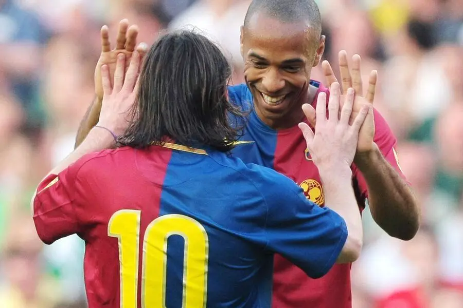 jugadas de messi y ronaldinho - Cuándo Ronaldinho le dio la 10 a Messi
