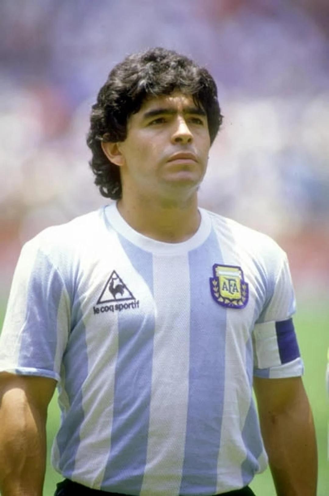 hasta que edad jugo maradona - Cuándo terminó su carrera Diego Maradona