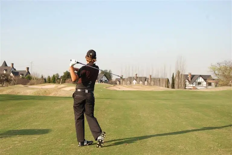 cuanto cuesta jugar al golf en argentina - Cuánto cuesta ir a un club de golf