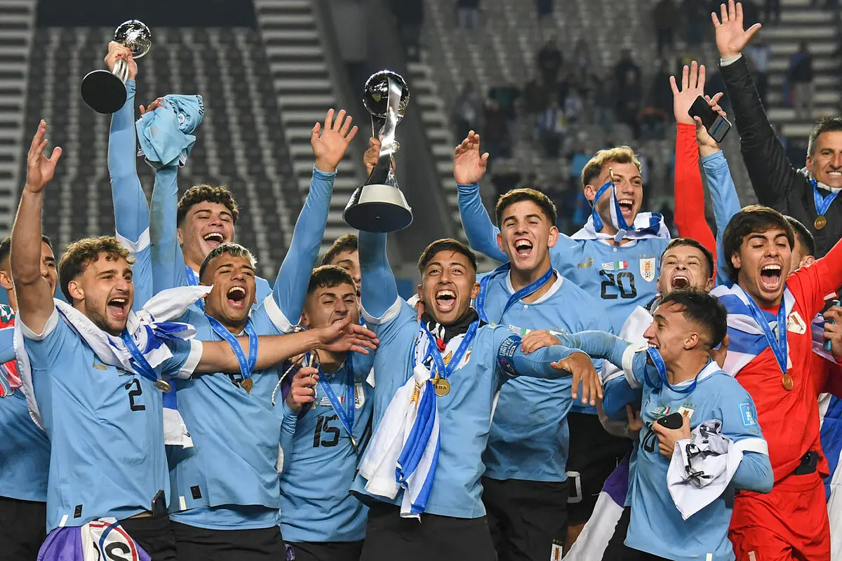 uruguayo que juega en francia - Cuántos jugadores uruguayos juegan en Europa