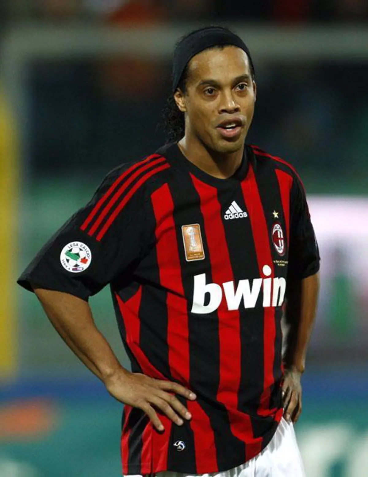 en que año jugo ronaldinho en el milan - Dónde jugaba Ronaldinho en el 2005