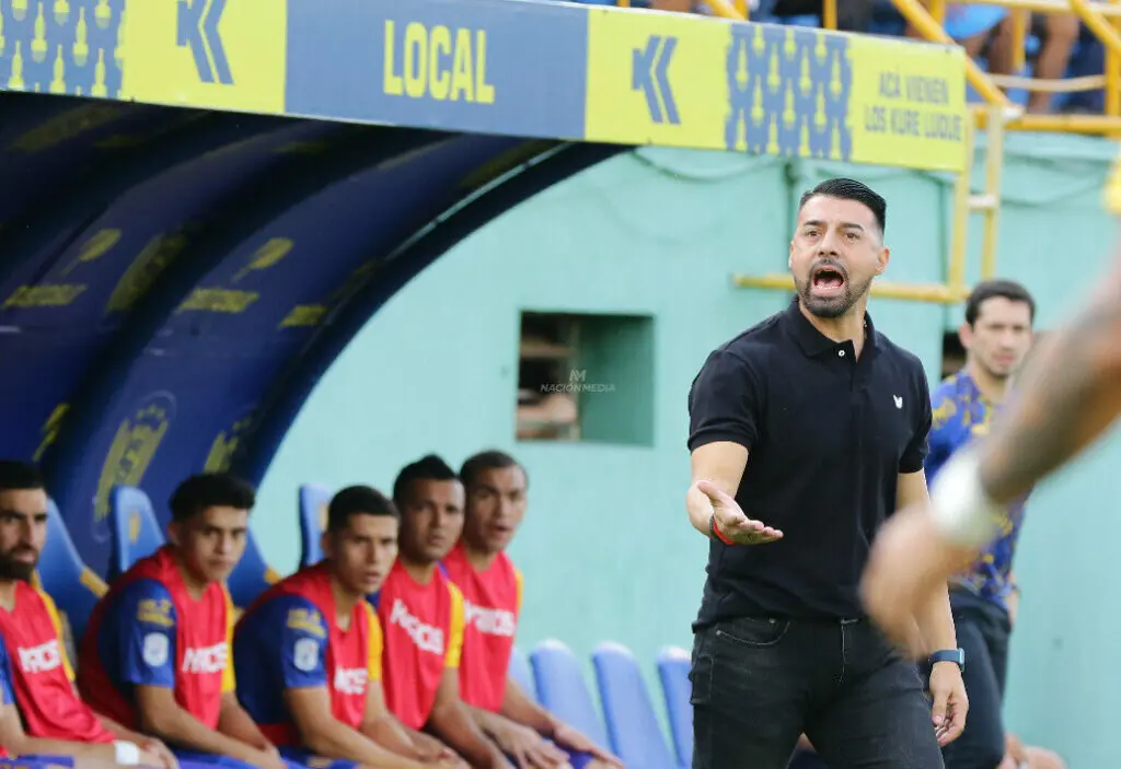 boca juega en paraguay - Dónde va a dirigir Julio César Cáceres