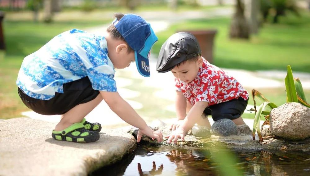 niños jugando en la naturaleza - Por qué los niños deberían jugar en la naturaleza