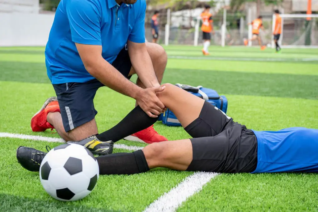 dolor de rodilla por jugar futbol - Por qué me duelen las rodillas después de jugar fútbol