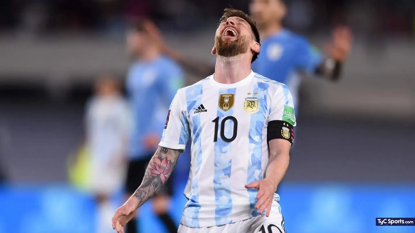 porque messi no juega bien en la seleccion argentina - Por qué Messi ya no tiene el 10 de Argentina