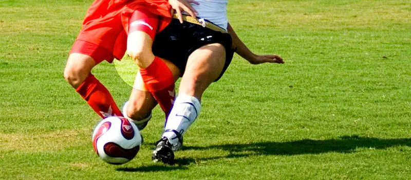 golpe en la rodilla jugando futbol - Qué hacer si me lastime la rodilla jugando fútbol