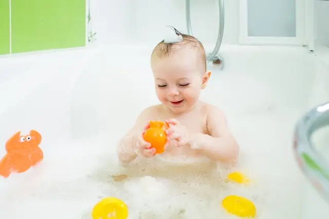 jugar a bañar bebes - Qué hago si mi hijo no quiere bañarse