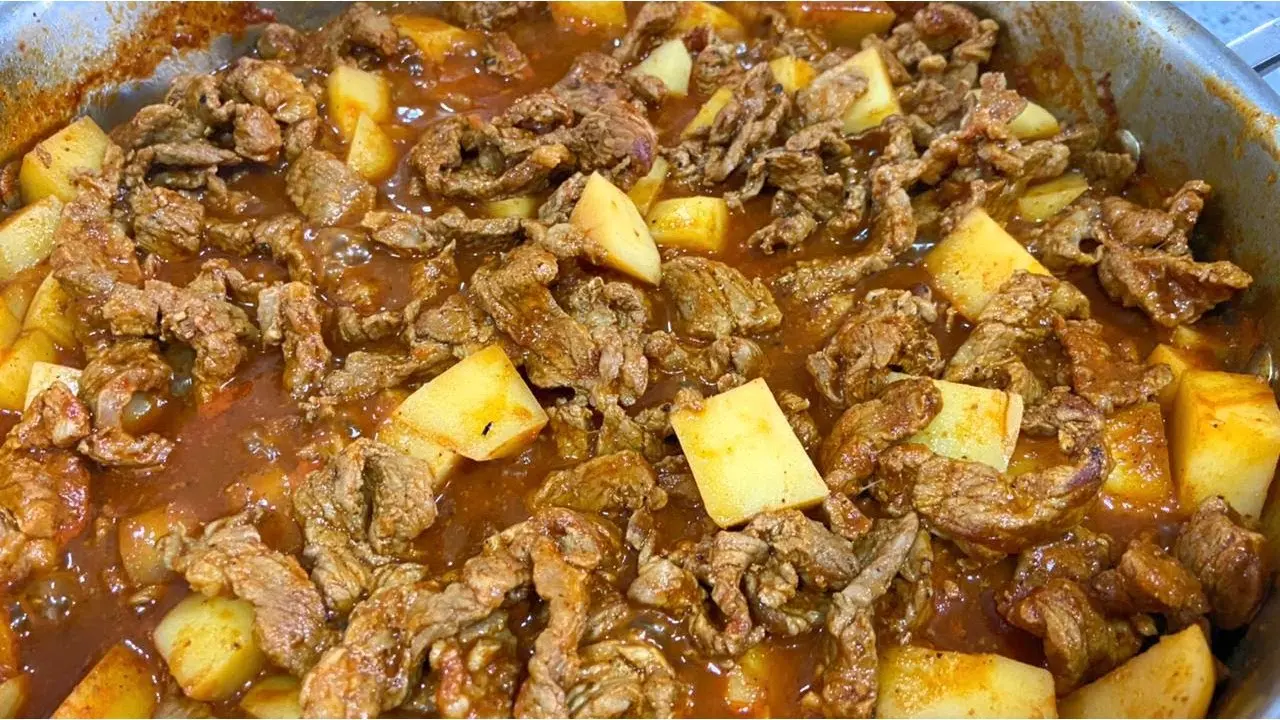 carne en su jugo con papas - Quién hizo la carne en su jugo